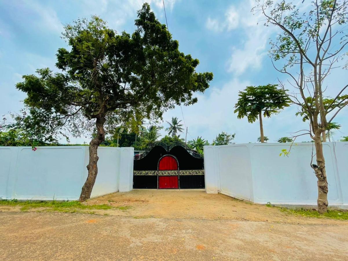 Ratnam Hotel Jaffna Exterior photo