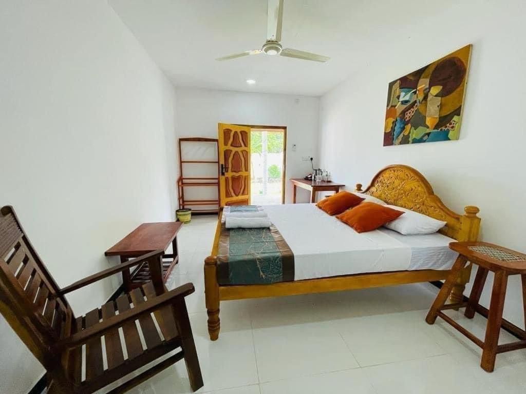 Ratnam Hotel Jaffna Exterior photo